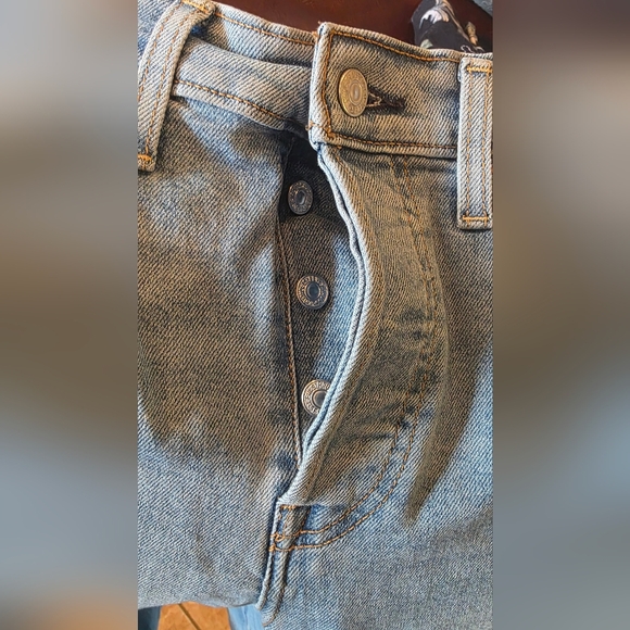 Levis Blue Ripped Women’s Jeans - Classic High-Rise Style SZ 28 - Picture 4 of 5